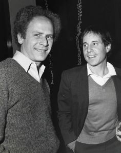 Paul Simon, Art Garfunkel 81108.jpg